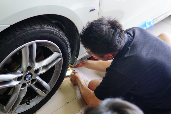 BMW 2AT 天使之翼 迎賓光毯安裝分享