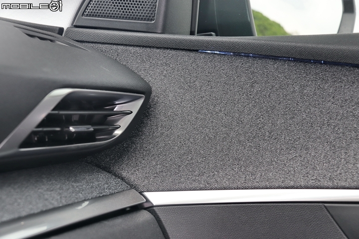 Peugeot 5008 1.6L BlueHDi試車報導-內裝灰色織布妝點 Peugeot 5008 1.6L BlueHDi試車報導-內裝灰色織布妝點