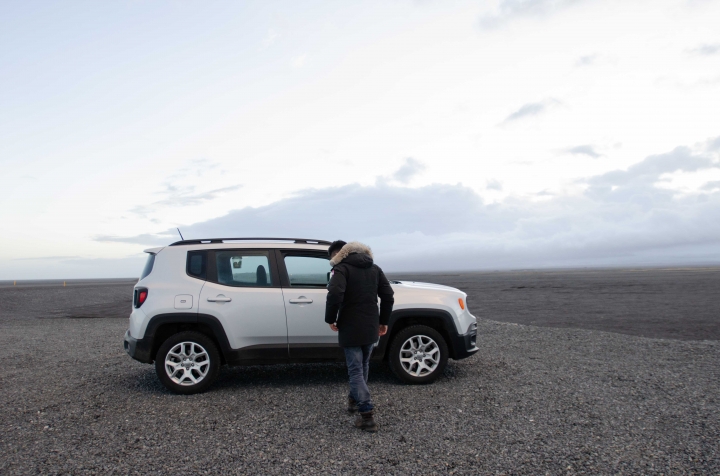 愛上台灣開不到的6速手排Jeep Renegade 在冰島成為女人口中的拍車魔人