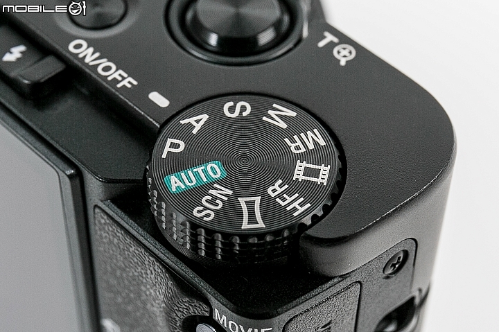 Sony Cyber-Shot DSC-RX100M6 旗艦旅遊機,拍攝轉盤「MR 回復」功能,最多可以自訂七組常用的設定值 Sony Cyber-Shot DSC-RX100M6 旗艦旅遊機,拍攝轉盤「MR 回復」功能,最多可以自訂七組常用的設定值
