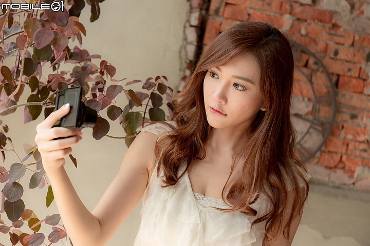 Sony Cyber-Shot DSC-RX100M6 自拍螢幕,MODEL:楚楚Mia Sony Cyber-Shot DSC-RX100M6 自拍螢幕,MODEL:楚楚Mia