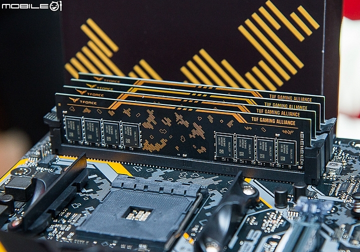 T-FORCE NIGHT HAWK Legend RGB DDR4-4000 8GBx2記憶體 T-FORCE NIGHT HAWK Legend RGB DDR4-4000 8GBx2記憶體