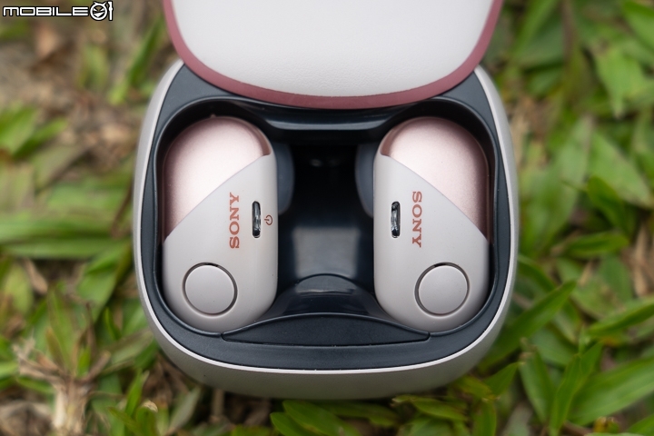 Sony WF-SP700N 搭乘飛機搭乘超過 3 小時的長程航線不建議配戴 Sony WF-SP700N 搭乘飛機搭乘超過 3 小時的長程航線不建議配戴