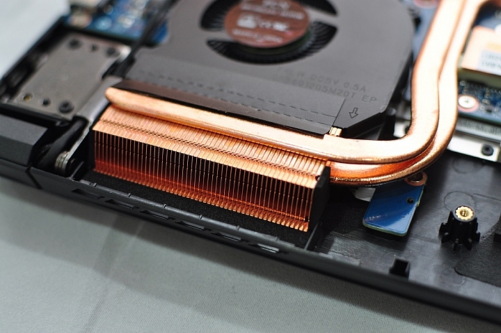 GIGABYTE Sabre 17-W8,八代新機測試報告