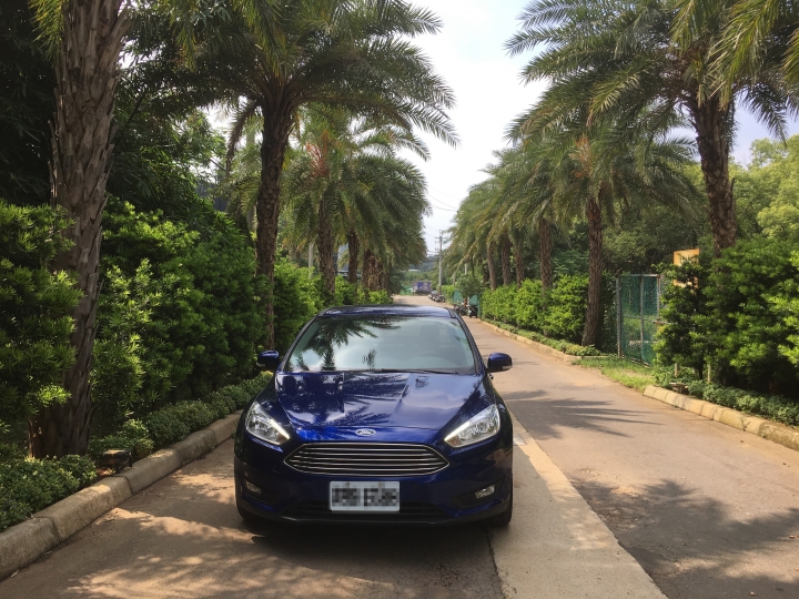 朋友叫我買Elantra,但我還是買Focus了