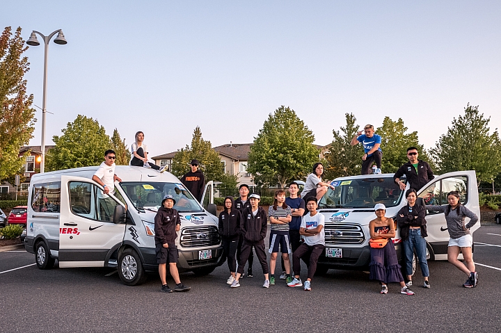 Hood To Coast 參加接力賽的隊伍可以駕駛兩台麵包車 Hood To Coast 參加接力賽的隊伍可以駕駛兩台麵包車