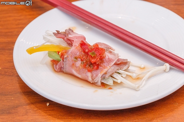 台北君悅凱菲屋夏日韓流主題餐點:烤牛肉片 蔬菜 台北君悅凱菲屋夏日韓流主題餐點:烤牛肉片 蔬菜