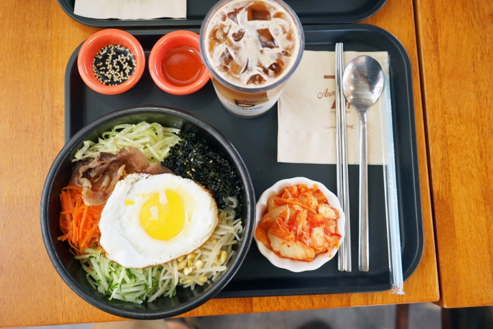 【台南咖啡館】咖啡伴 Caffe Bene|韓國市佔第一連鎖咖啡|「台南僅此一家」|現場完整複製原裝進口|風靡全球的韓式料理炫風|置身韓劇場景當個文青