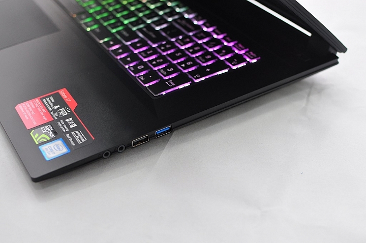 GIGABYTE Sabre 17-W8,八代新機測試報告