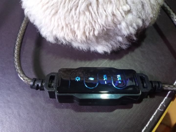 幻彩大進擊!Fantech CAPTAIN7.1電競耳機開箱