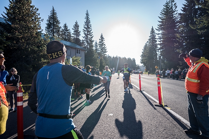 Hood To Coast 總里程約為320公里(200英里) Hood To Coast 總里程約為320公里(200英里)