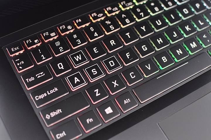 GIGABYTE Sabre 17-W8,八代新機測試報告