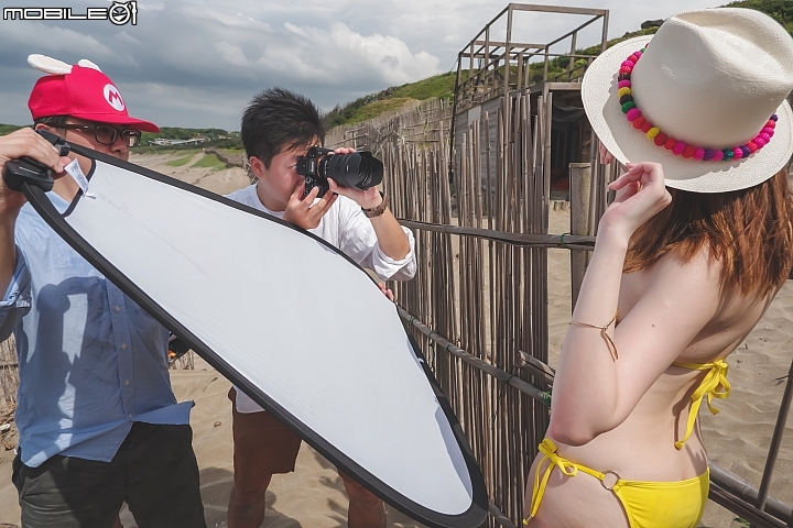 【夏日特輯】一機一鏡一閃（6D Mark II / A7 III / 24-105 / Profoto A1）‧海灘人像實戰｜feat.倪倪