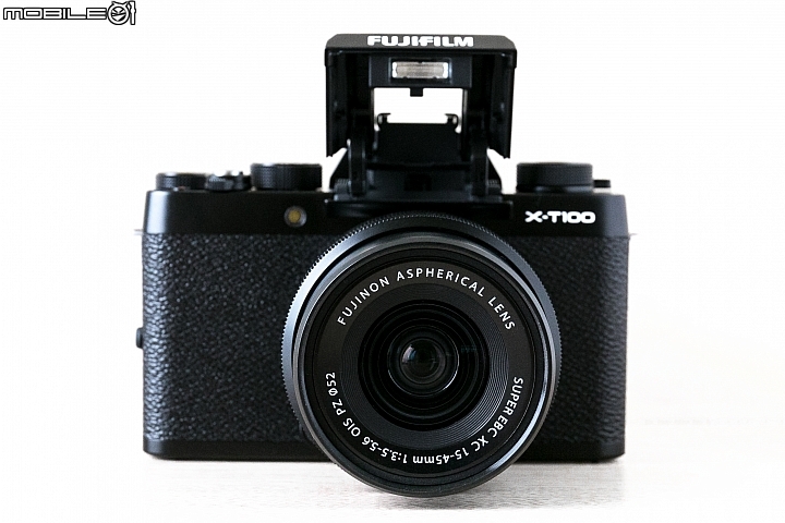 Fujifilm X-T100-內閃幾乎是整合在軍艦部內 Fujifilm X-T100-內閃幾乎是整合在軍艦部內