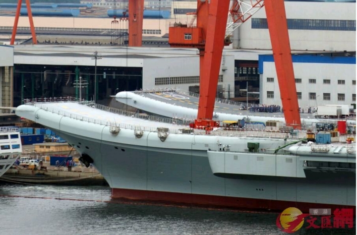 遼寧艦再返乾船塢,與新艦並列趕工