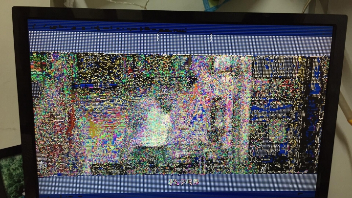 AMD R5 2400G 畫面出現彩色方格點點