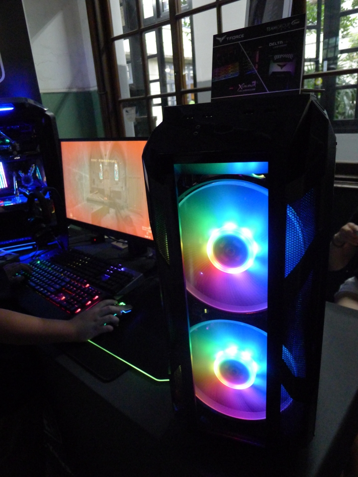 2018XF台北網聚~電腦就醬玩!電競、水冷、挖礦 多元應用體驗會心得