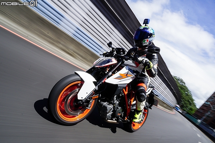 2018 KTM 1290 Super Duke R -奧地利來的大橘子將再度挑戰台灣大排氣量街跑車市場! 2018 KTM 1290 Super Duke R -奧地利來的大橘子將再度挑戰台灣大排氣量街跑車市場!