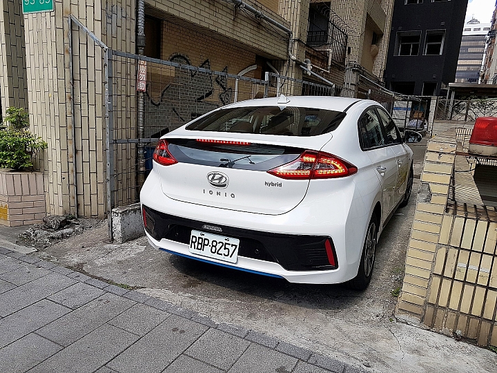  現代汽車 IONIQ Hybrid 試駕心得分享