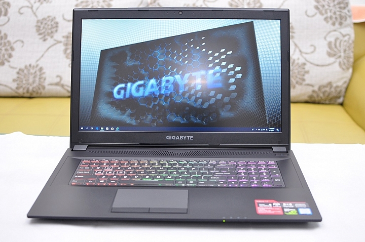 GIGABYTE Sabre 17-W8,八代新機測試報告