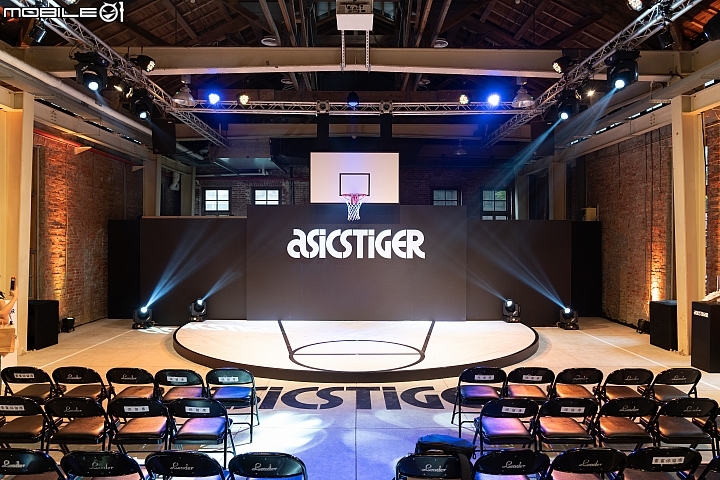 ASICSTIGER GEL-PTG活動現場也佈置成籃球場地的樣子 ASICSTIGER GEL-PTG活動現場也佈置成籃球場地的樣子