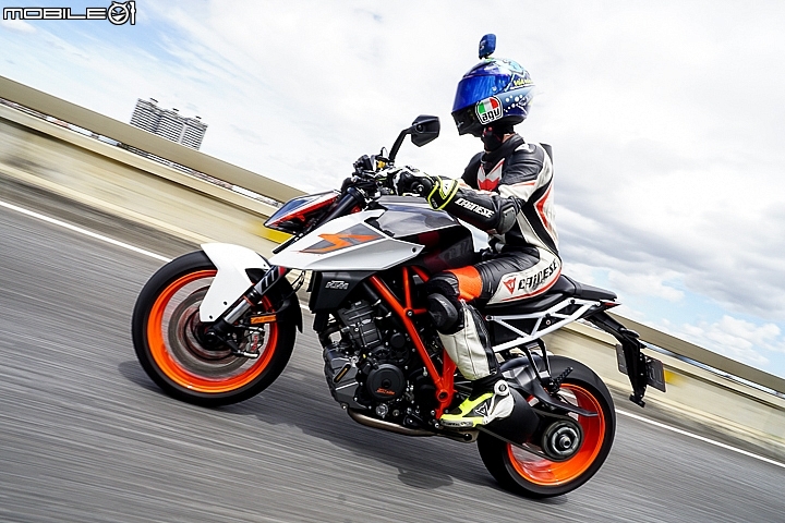2018 KTM 1290 Super Duke R -V 型雙缸的車款 2018 KTM 1290 Super Duke R -V 型雙缸的車款