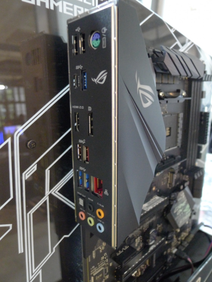 2018XF台北網聚~電腦就醬玩!電競、水冷、挖礦 多元應用體驗會心得