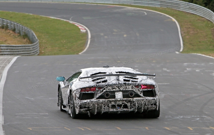 Aventador SVJ (Super Veloce Jota) 以6:44.97 打破前紐博林 (Nurburgring) 保時捷GT2 RS 紀錄
