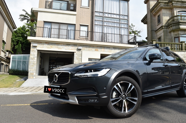 歡喜迎雷神!volvo V90 Cross Country入厝曬照