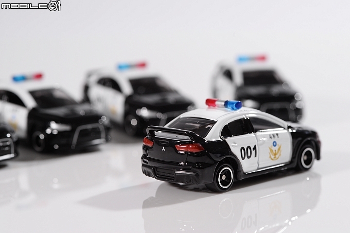 TOMICA Lancer 台灣警車特別版,車尾比真正台灣警車多了支尾翼 TOMICA Lancer 台灣警車特別版,車尾比真正台灣警車多了支尾翼