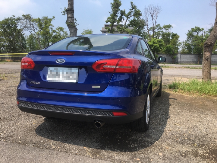 朋友叫我買Elantra,但我還是買Focus了