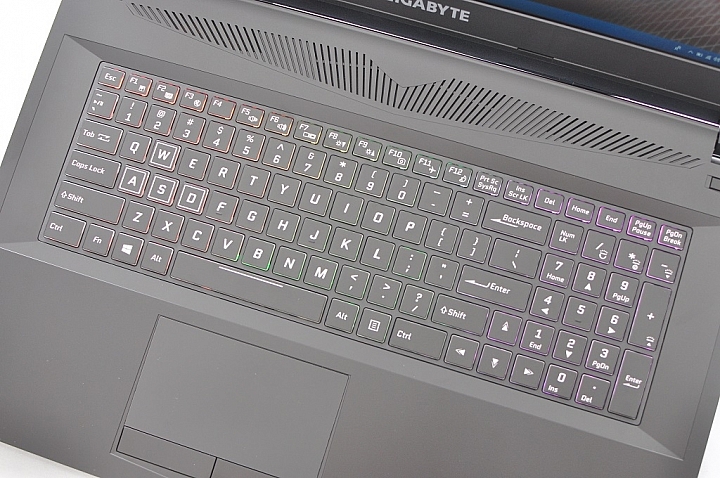GIGABYTE Sabre 17-W8,八代新機測試報告