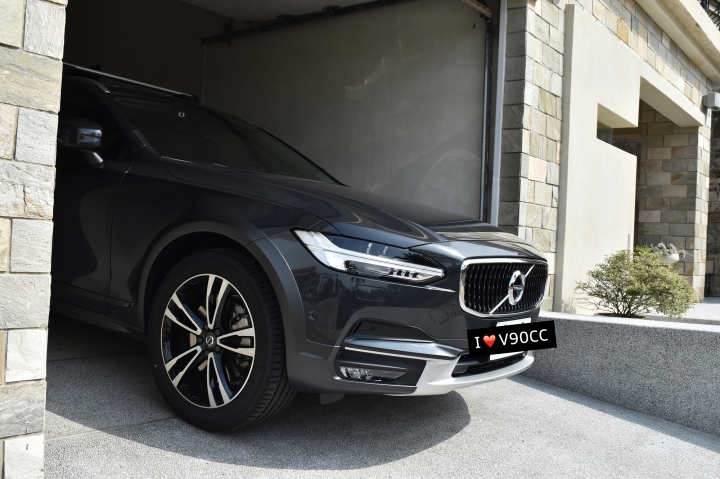 歡喜迎雷神!volvo V90 Cross Country入厝曬照
