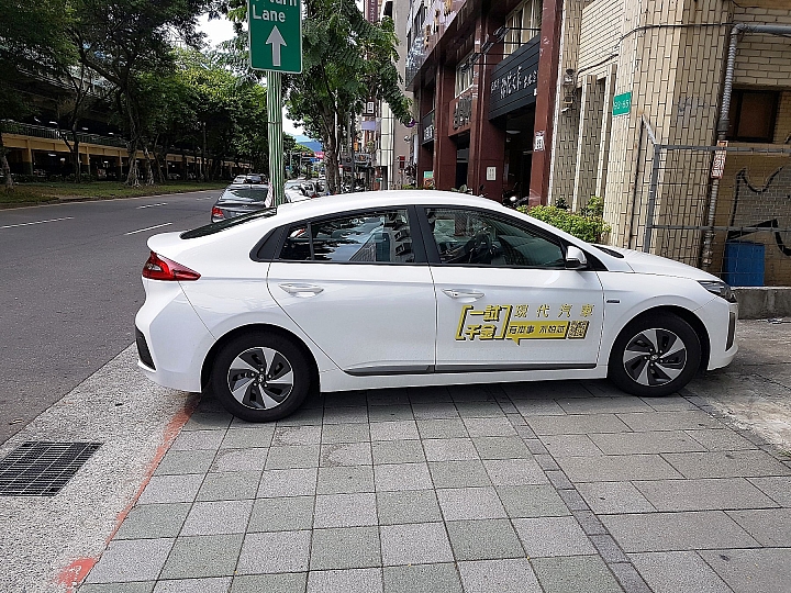  現代汽車 IONIQ Hybrid 試駕心得分享