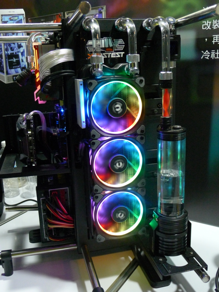 2018XF台北網聚~電腦就醬玩!電競、水冷、挖礦 多元應用體驗會心得