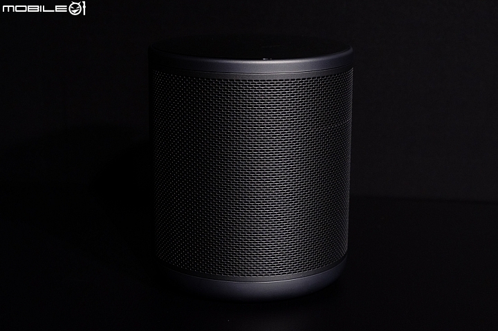 小豹 AI 音箱採用圓柱狀的外觀,尺寸 122 x 122 x 149mm,重量 1016g。內在搭載獵戶語音 OS、Contex-A7 四核心處理器 小豹 AI 音箱採用圓柱狀的外觀,尺寸 122 x 122 x 149mm,重量 1016g。內在搭載獵戶語音 OS、Contex-A7 四核心處理器