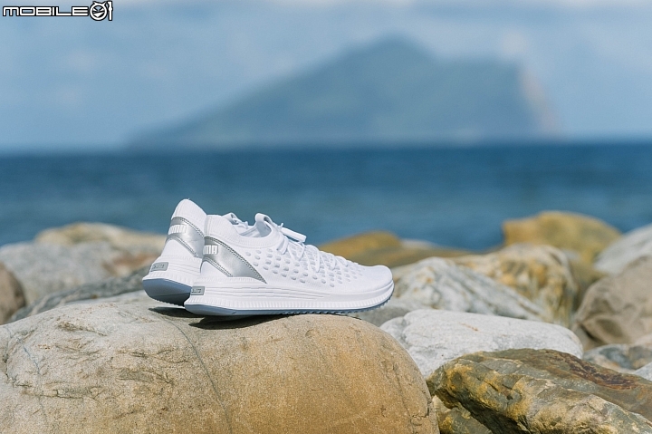 PUMA AVID FUSEFIT全編織FUSEFIT包覆科技鞋面感覺輕薄有彈性。 PUMA AVID FUSEFIT全編織FUSEFIT包覆科技鞋面感覺輕薄有彈性。