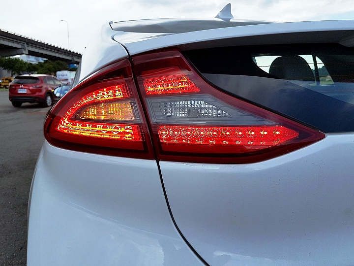 現代汽車 IONIQ Hybrid 試駕心得分享