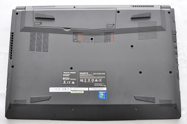 GIGABYTE Sabre 17-W8,八代新機測試報告