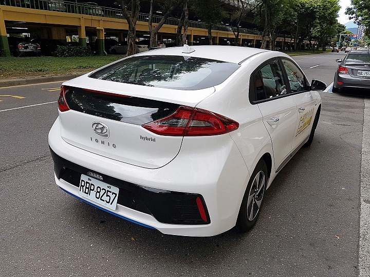  現代汽車 IONIQ Hybrid 試駕心得分享