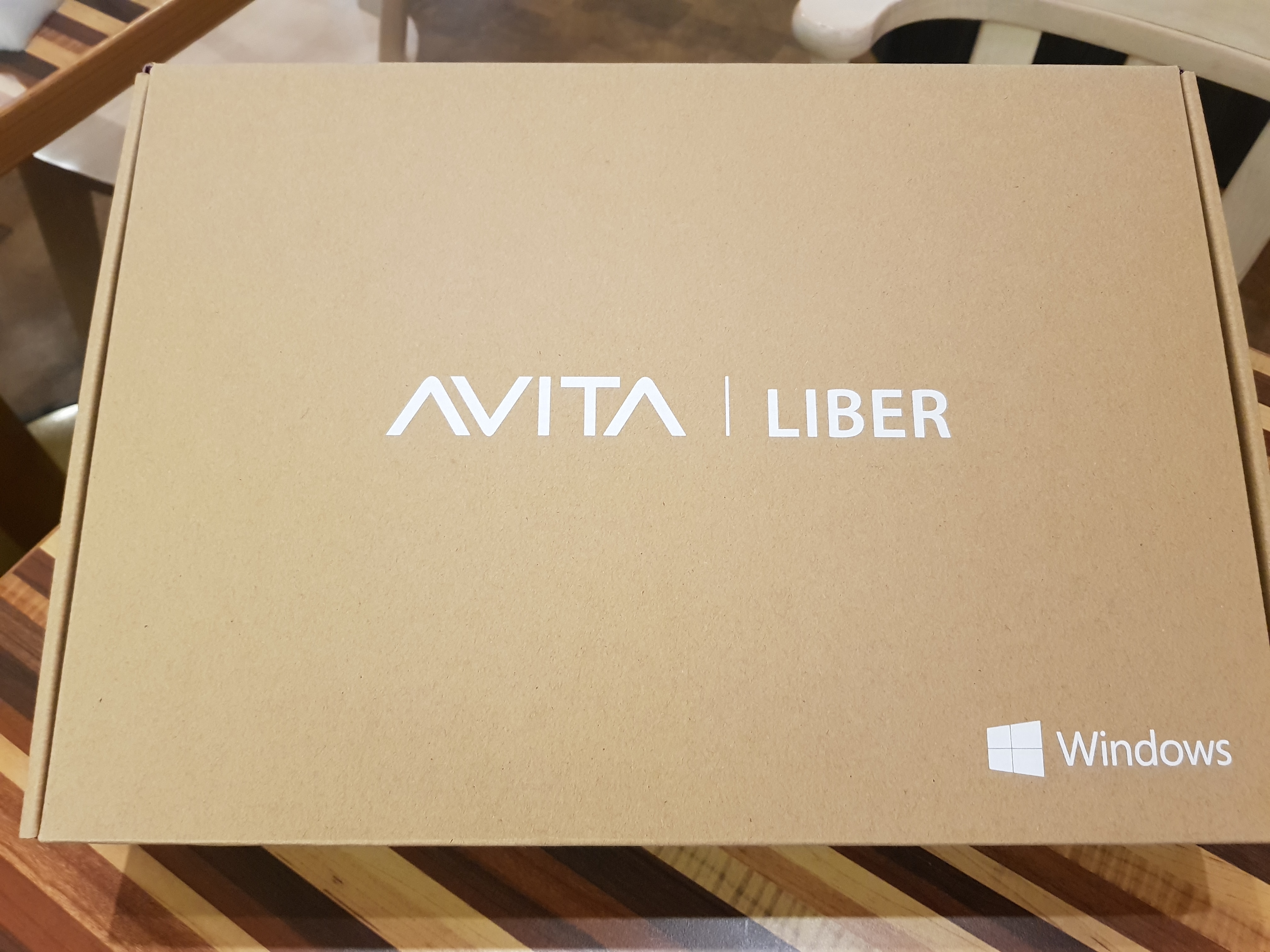 【小宅開箱】【閒聊】輕薄筆電界中的黑馬-AVITA LIBER 多色中的粉紅色
