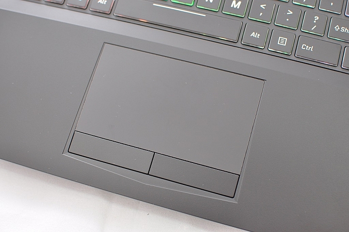 GIGABYTE Sabre 17-W8,八代新機測試報告