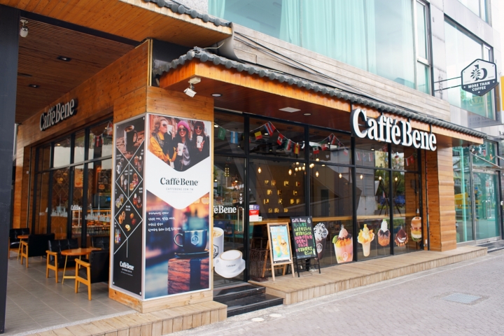 【台南咖啡館】咖啡伴 Caffe Bene|韓國市佔第一連鎖咖啡|「台南僅此一家」|現場完整複製原裝進口|風靡全球的韓式料理炫風|置身韓劇場景當個文青