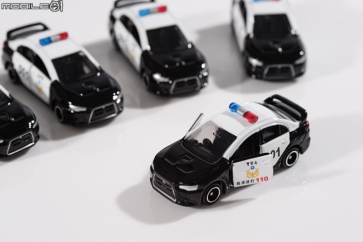 TOMICA Lancer 台灣警車特別版,雙前門可以開啟 TOMICA Lancer 台灣警車特別版,雙前門可以開啟