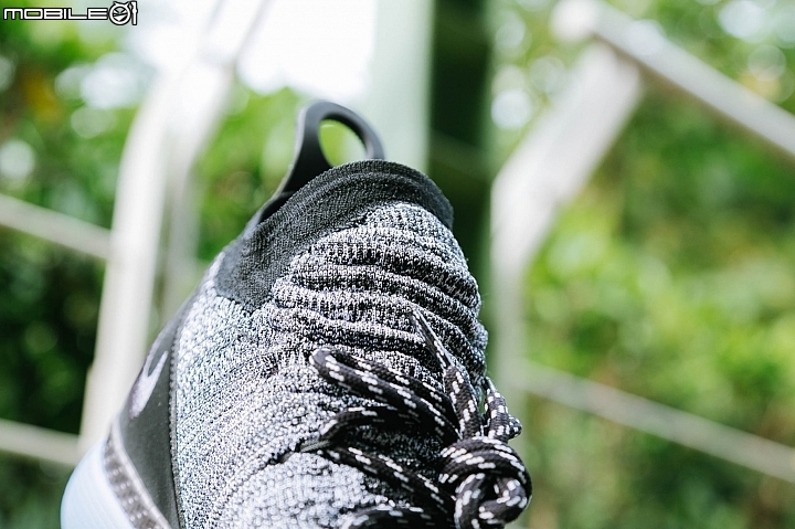 Kevin Durant第十一代簽名戰靴Nike KD XI 鞋帶使用KD常用的粗棉鞋帶,兩側鞋帶孔與Flyknit鞋面連動 Kevin Durant第十一代簽名戰靴Nike KD XI 鞋帶使用KD常用的粗棉鞋帶,兩側鞋帶孔與Flyknit鞋面連動