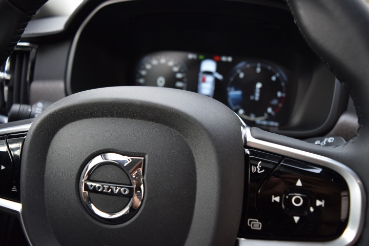 歡喜迎雷神!volvo V90 Cross Country入厝曬照