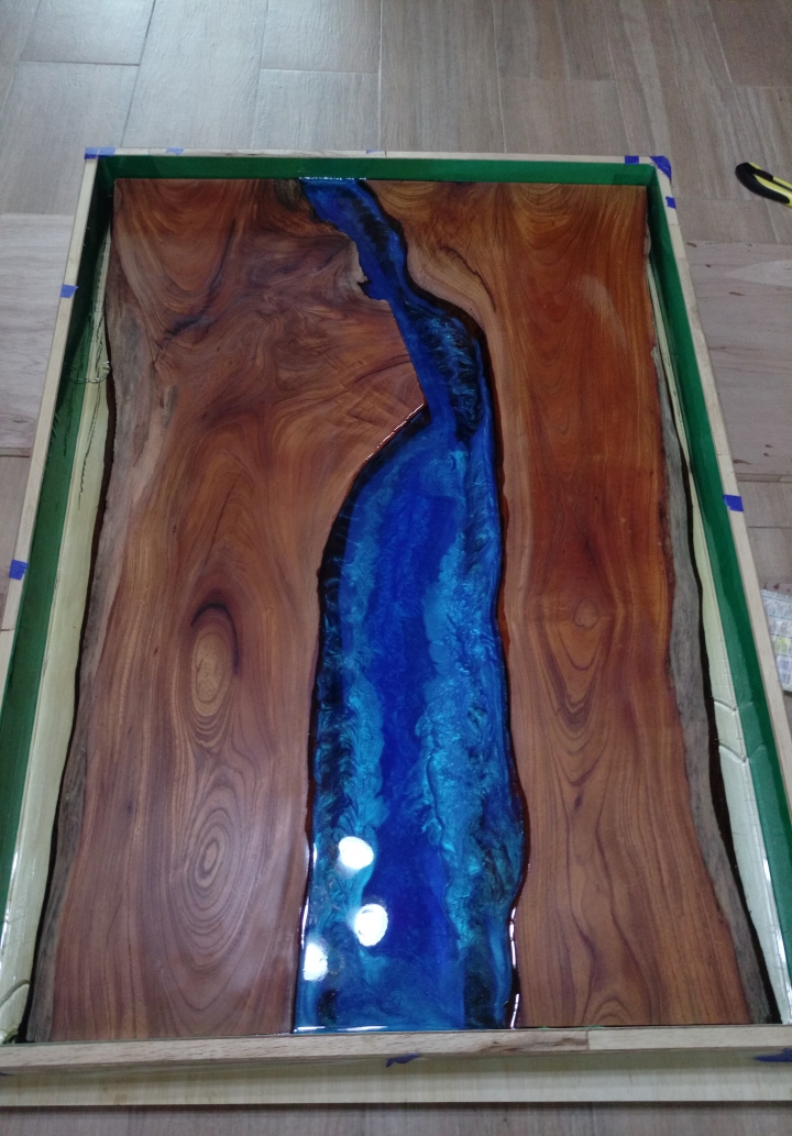Epoxy櫸木河流桌開箱