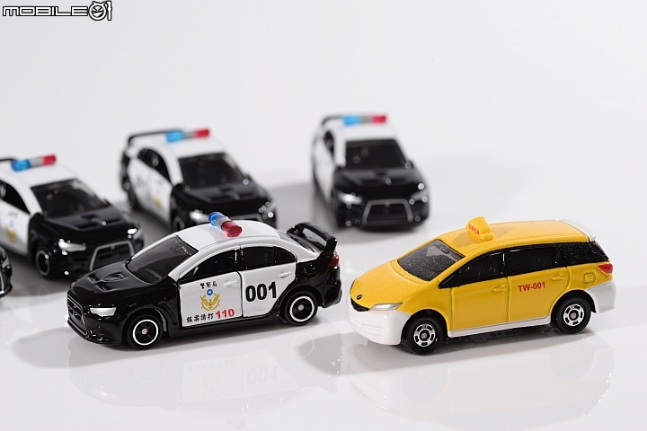 TOMICA Lancer Evo.X台灣警車與Wish台灣計程車來張合照 TOMICA Lancer Evo.X台灣警車與Wish台灣計程車來張合照