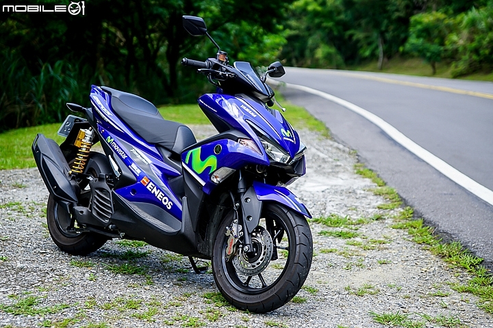 YAMAHA AEROX 155 Movistar MotoGP 塗裝,客製化版本 YAMAHA AEROX 155 Movistar MotoGP 塗裝,客製化版本