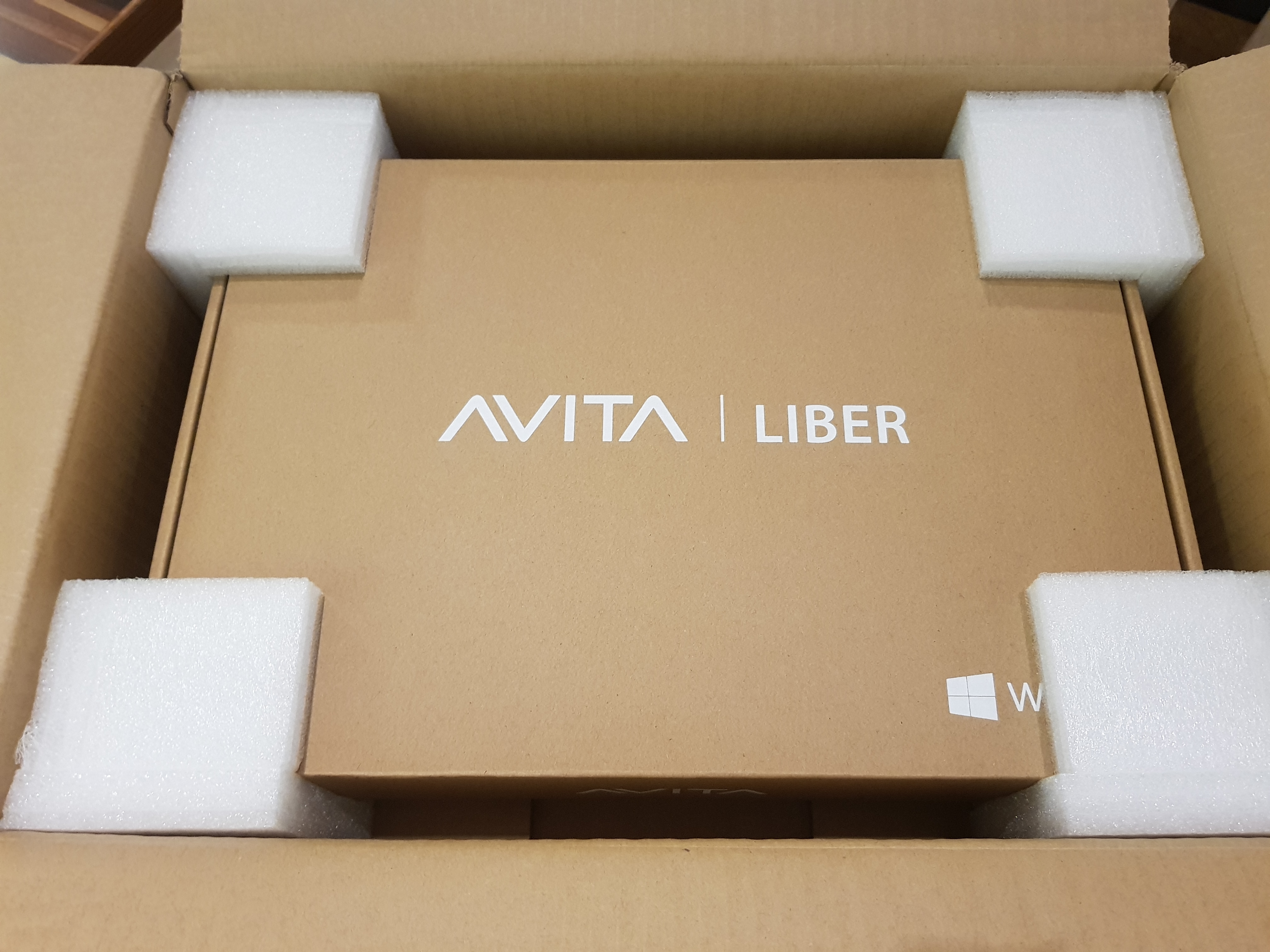【小宅開箱】【閒聊】輕薄筆電界中的黑馬-AVITA LIBER 多色中的粉紅色